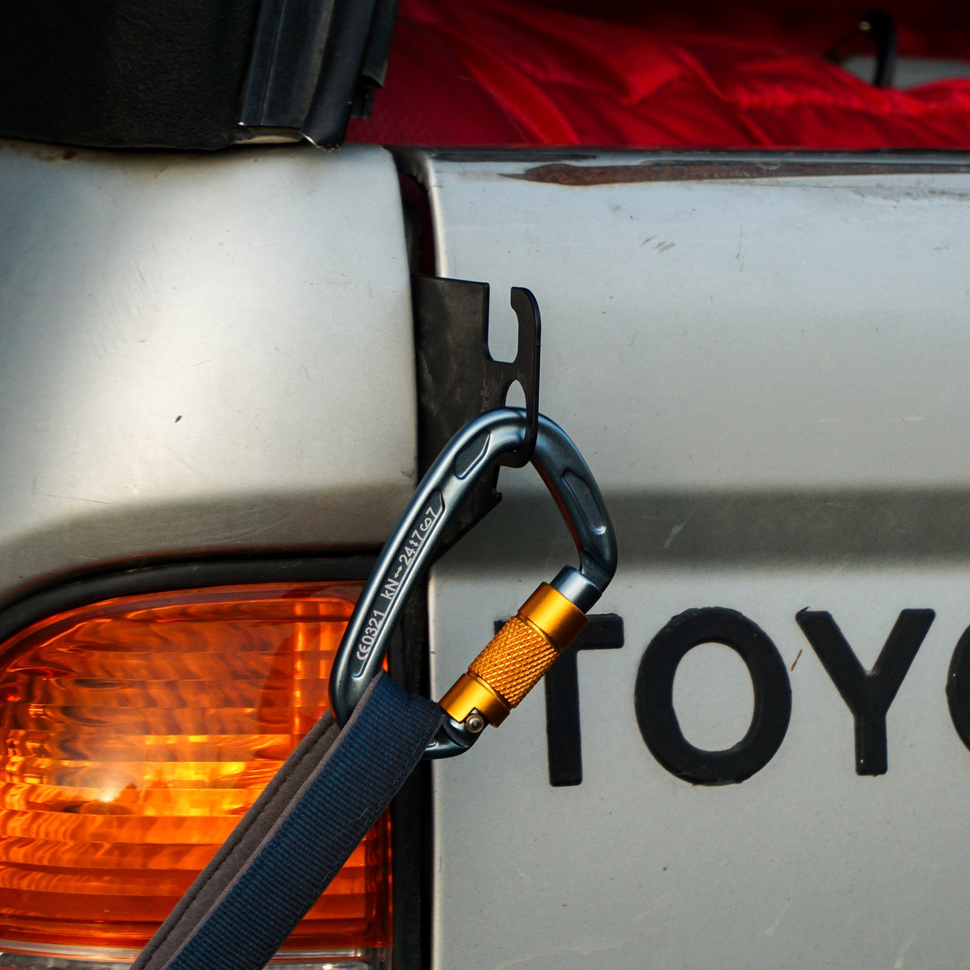 Weekender Utility Hook - Toyota Tacoma