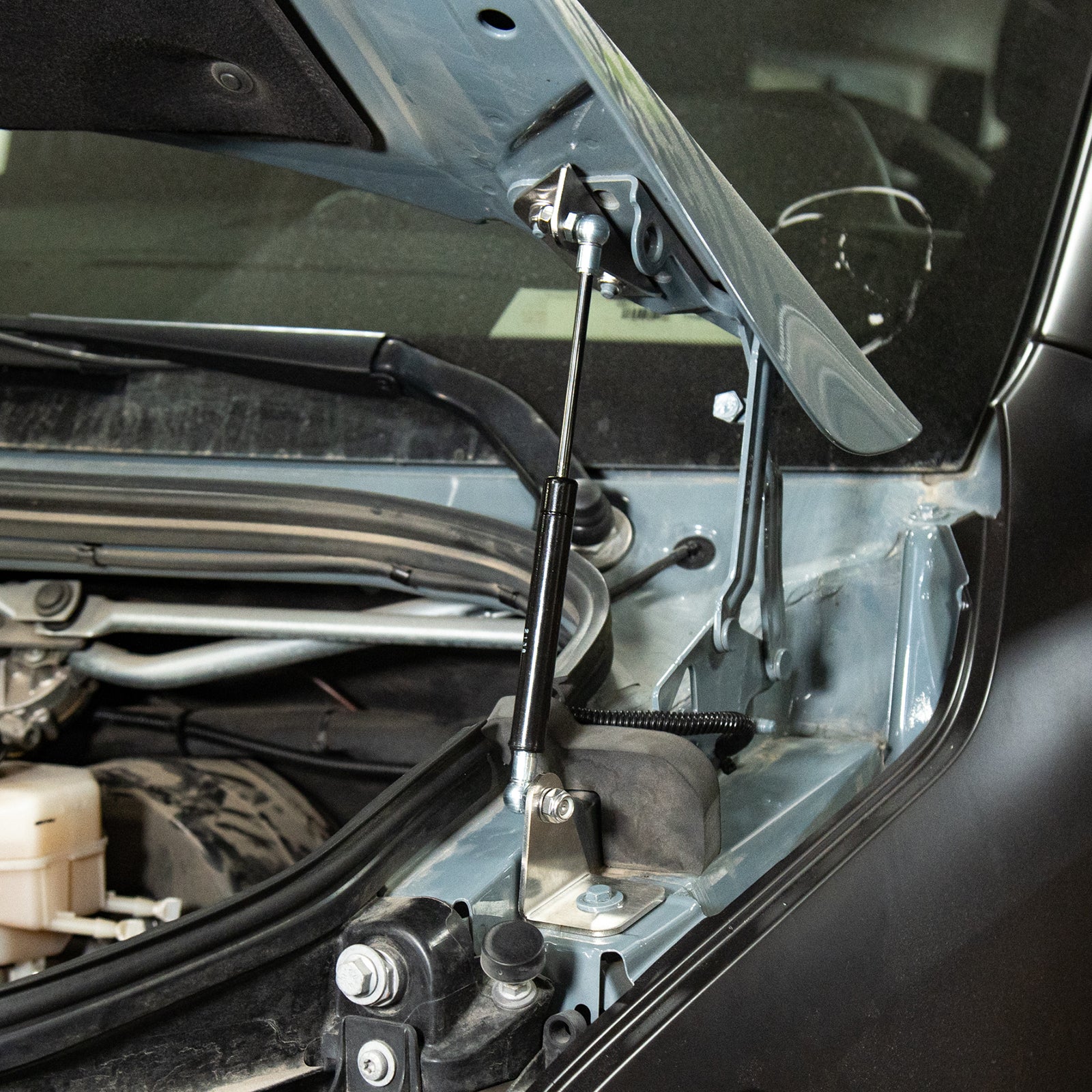 Sprinter Hydraulic Hood Strut Kit