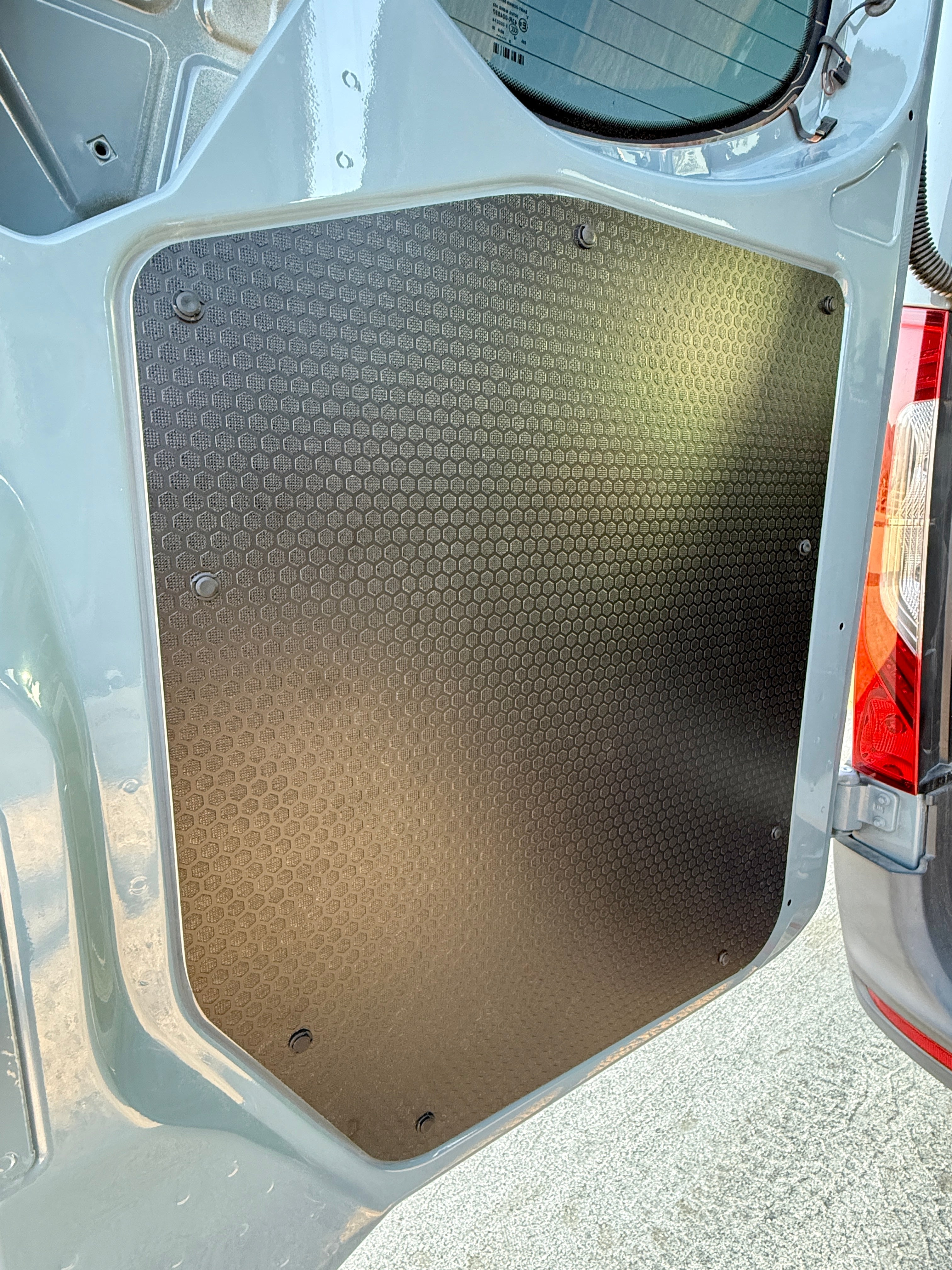 Sprinter Rear Door Panels – Set of Black-Hex (2019+)