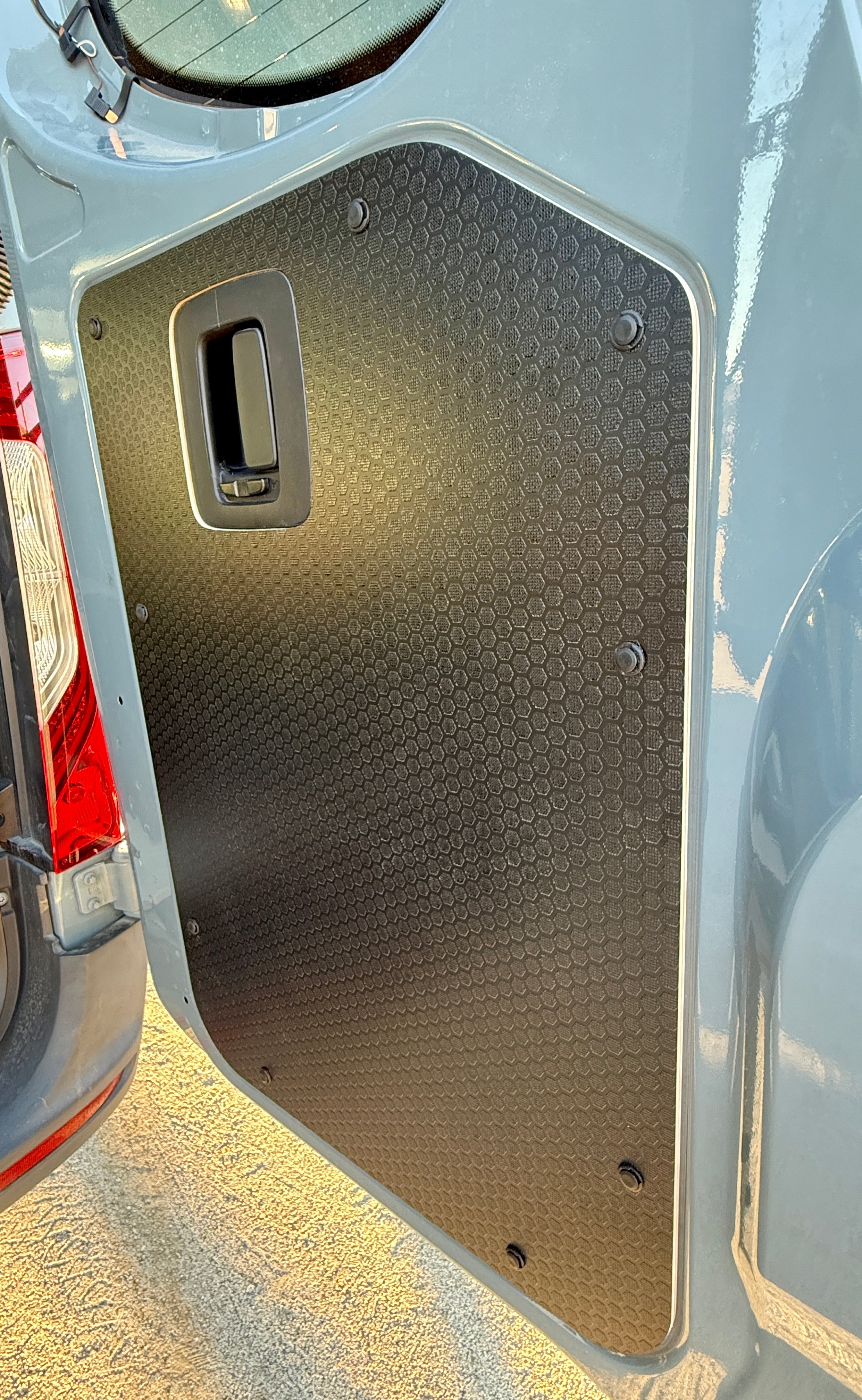 Sprinter Rear Door Panels – Set of Black-Hex (2019+)