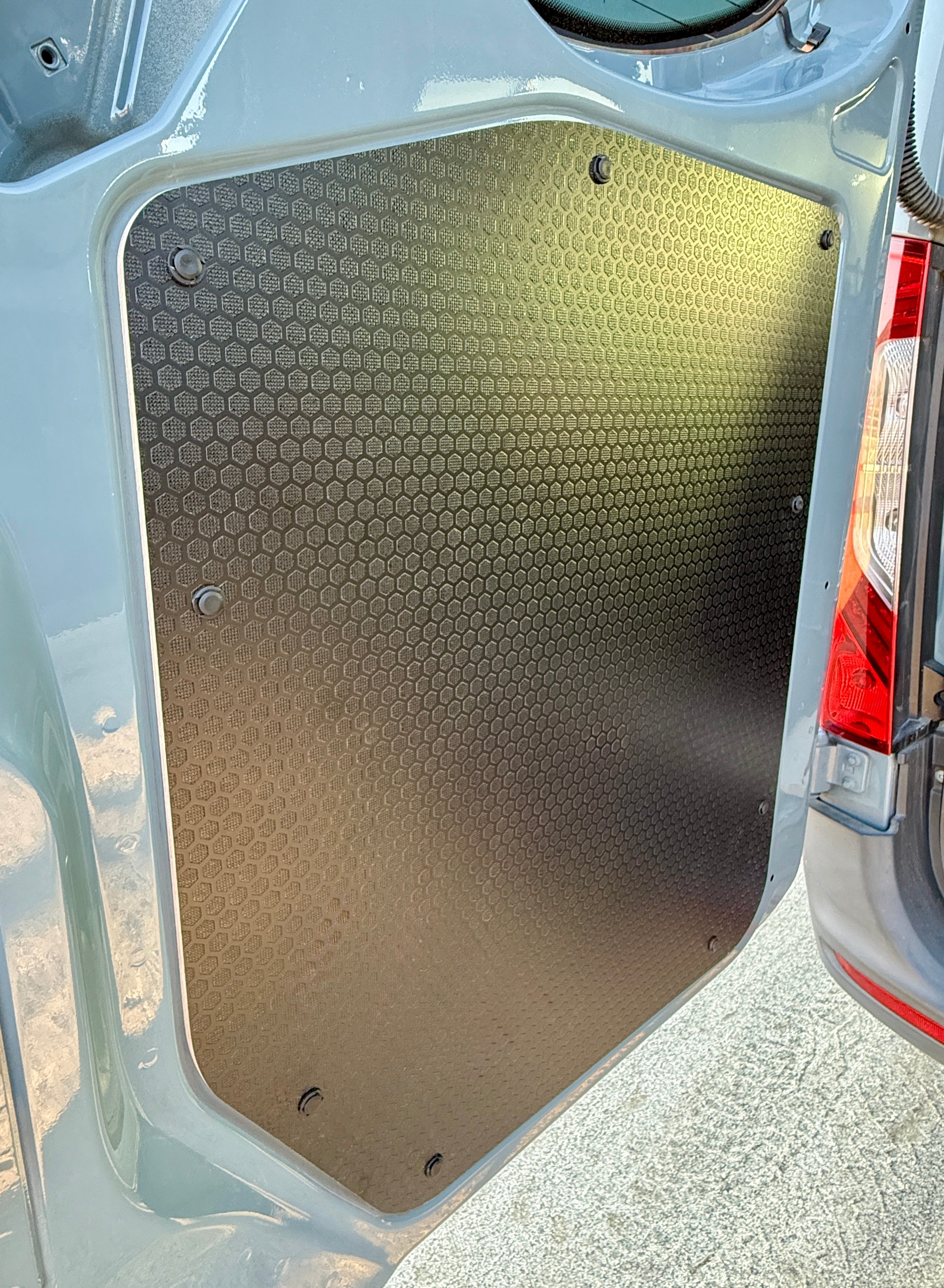 Sprinter Rear Door Panels – Set of Black-Hex (2019+)