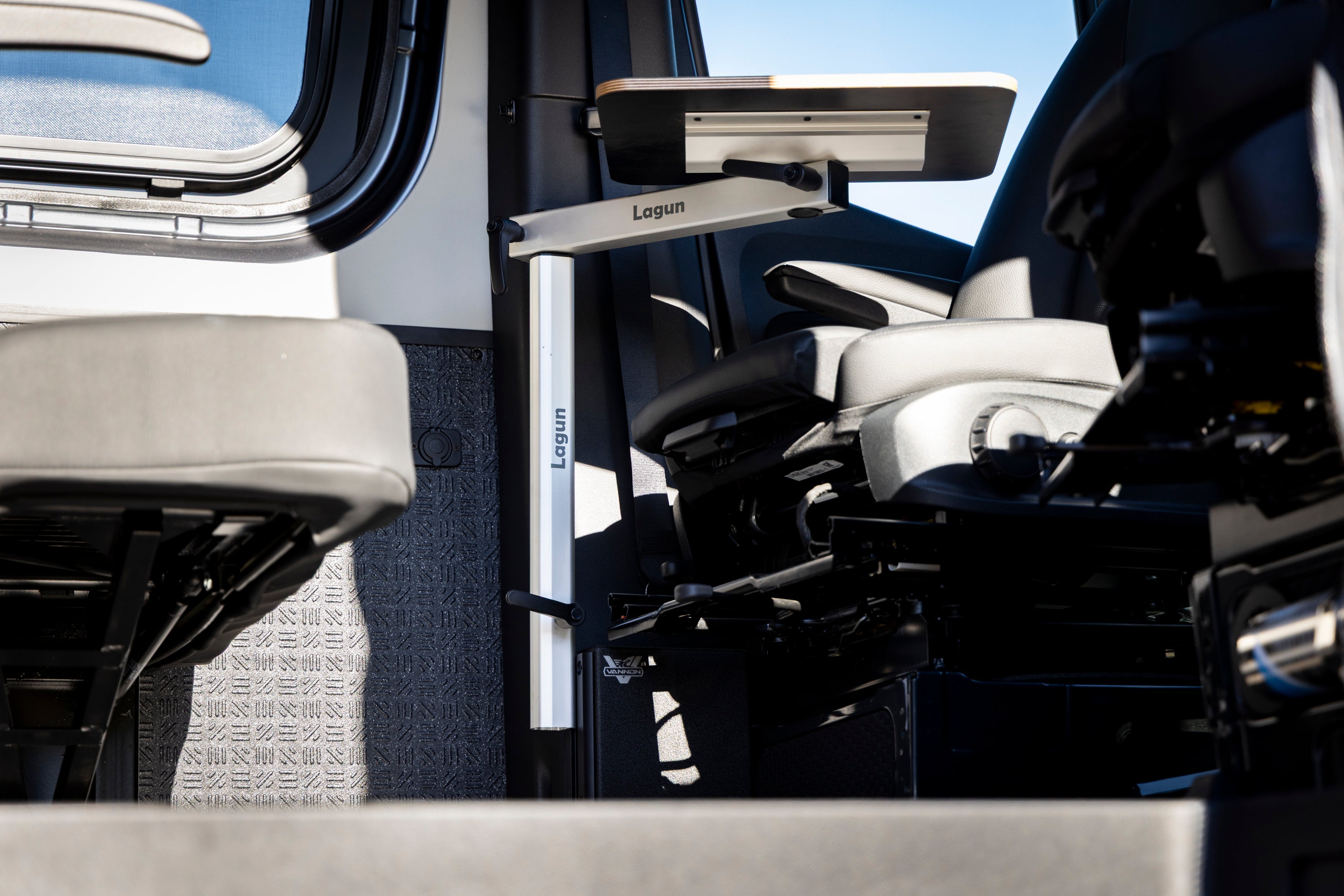 VANNON B-Pillar Mount for the LAGUN Table System