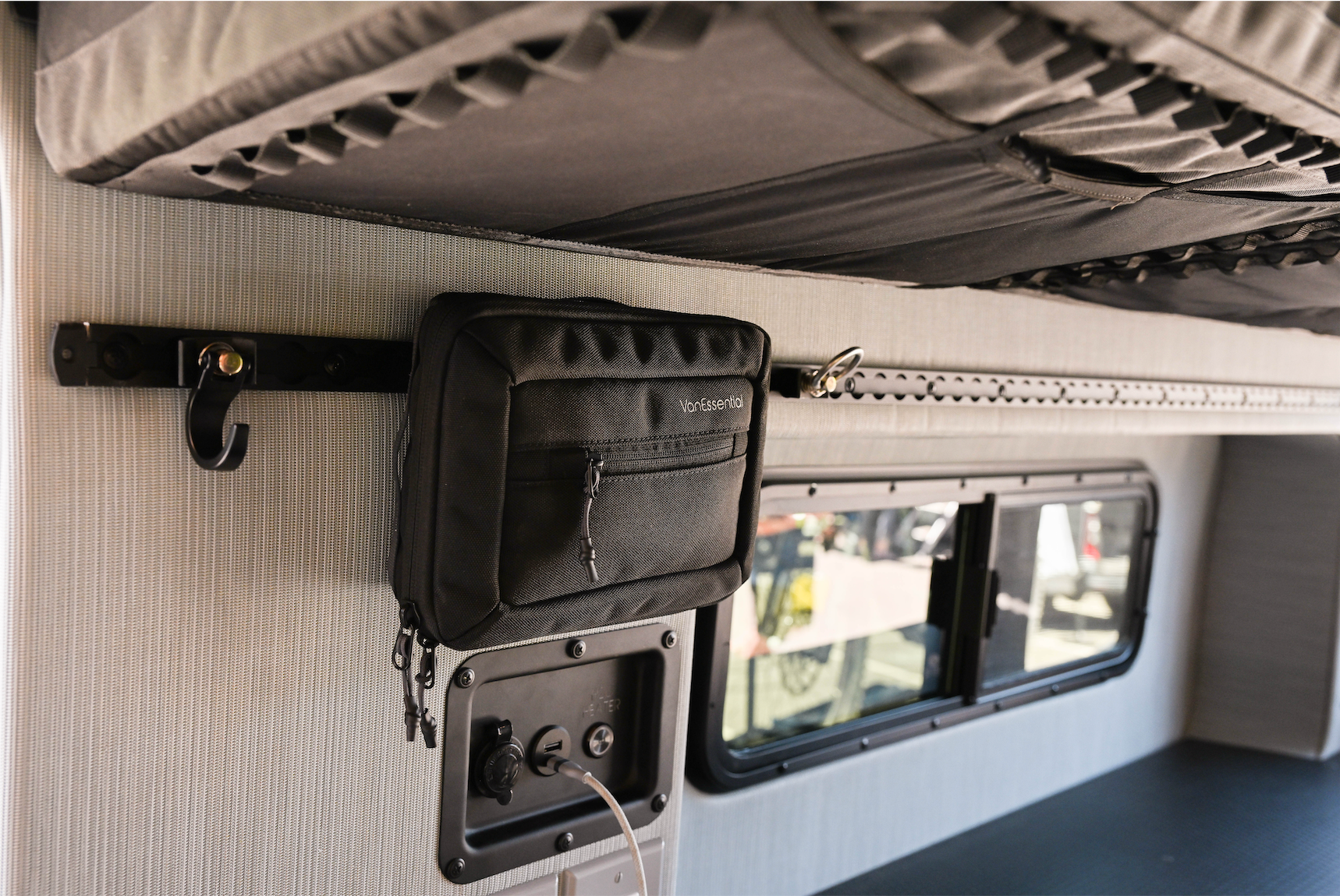 Venture L-Track Stow Away Bag (Medium)
