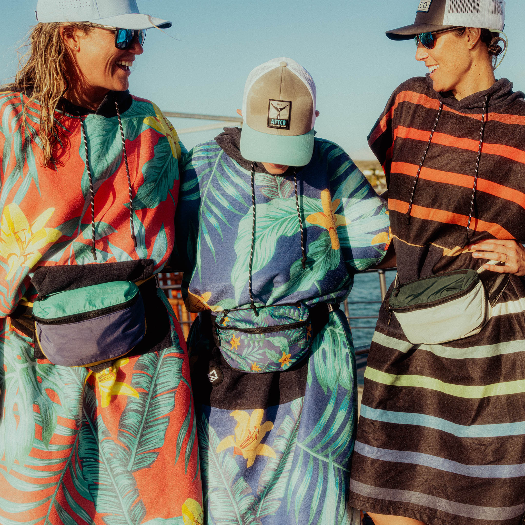Changing Poncho: Palms Coral