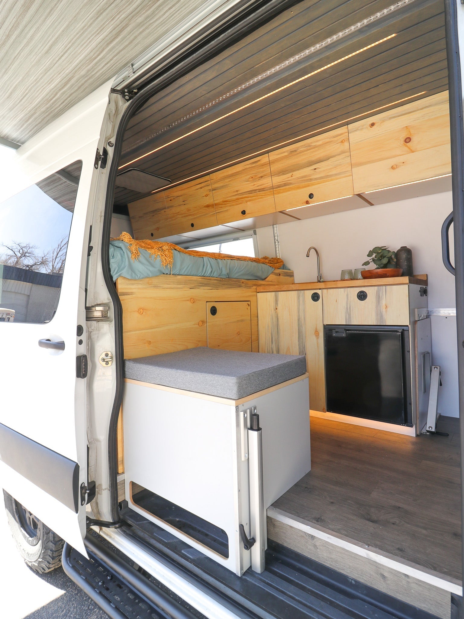 Sprinter Upper Cabinet (24 in)